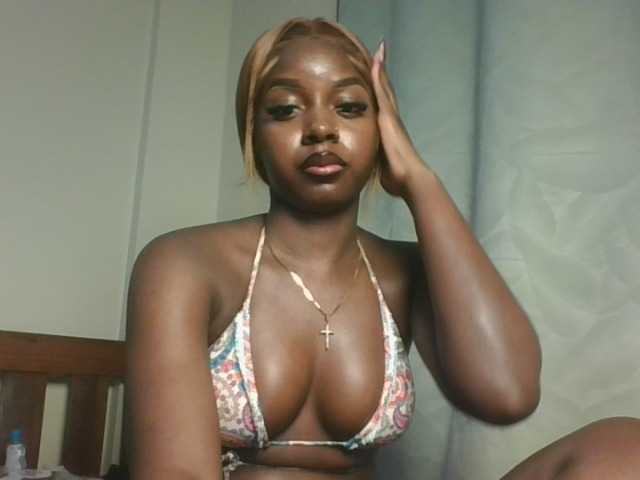 Sexykitten1 live cam on BongaCams
