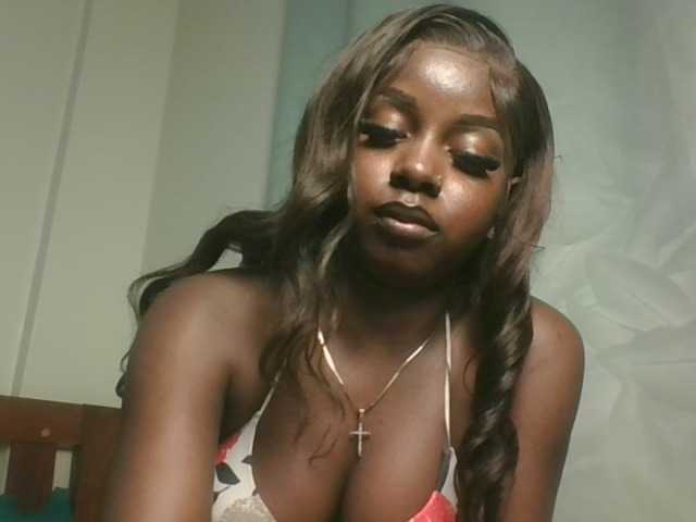 Sexykitten1 live cam on BongaCams