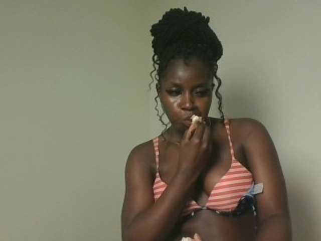 Sexykitten1 live cam on BongaCams