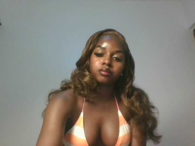 Sexykitten1 live cam on BongaCams