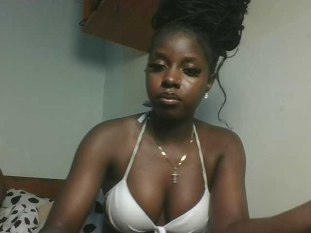 Sexykitten1 live cam on BongaCams