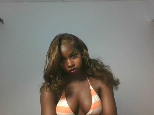 Sexykitten1 live cam on BongaCams