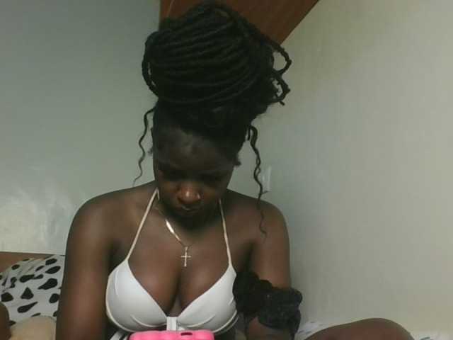 Sexykitten1 live cam on BongaCams