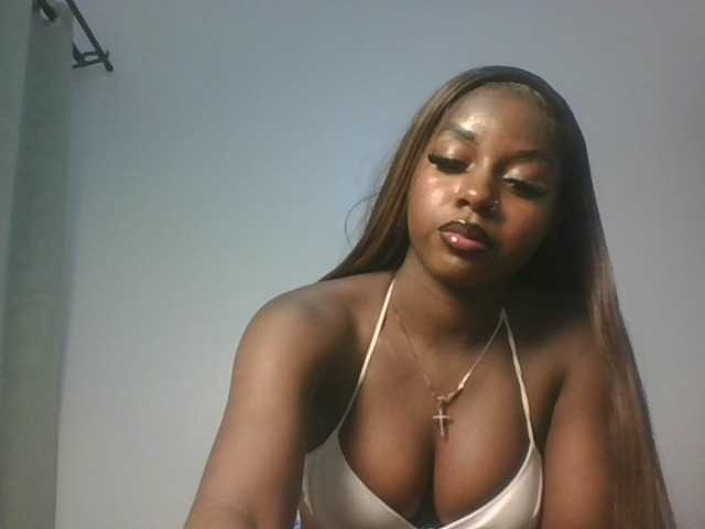 Sexykitten1 live cam on BongaCams