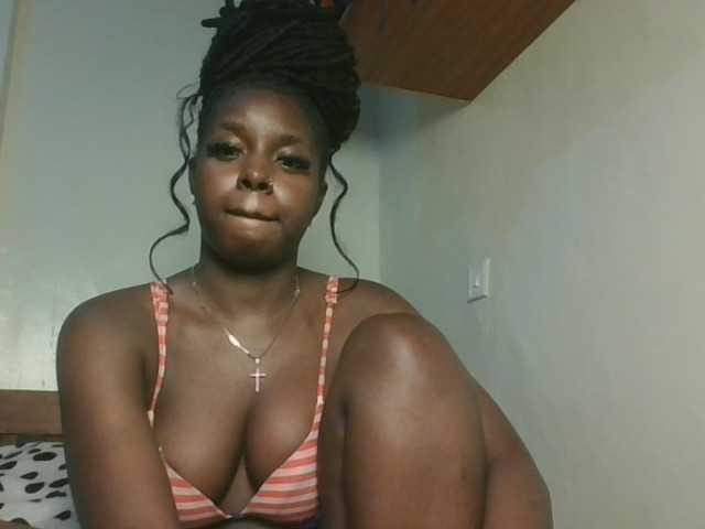 Sexykitten1 live cam on BongaCams