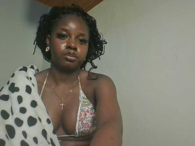 Sexykitten1 live cam on BongaCams