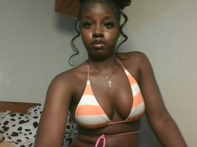 Sexykitten1 live cam on BongaCams