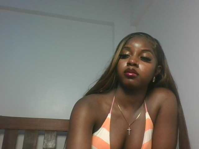 Sexykitten1 live cam on BongaCams