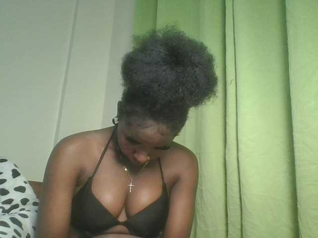 Sexykitten1 live cam on BongaCams