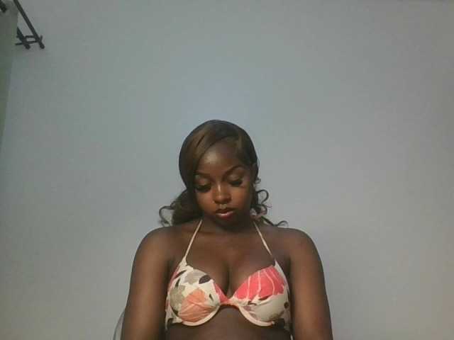 Sexykitten1 live cam on BongaCams