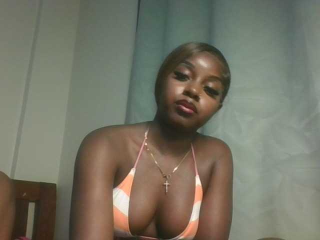Sexykitten1 live cam on BongaCams