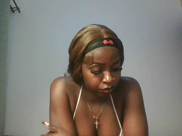 Sexykitten1 live cam on BongaCams