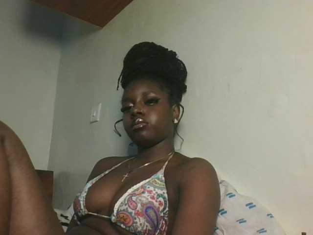 Sexykitten1 live cam on BongaCams