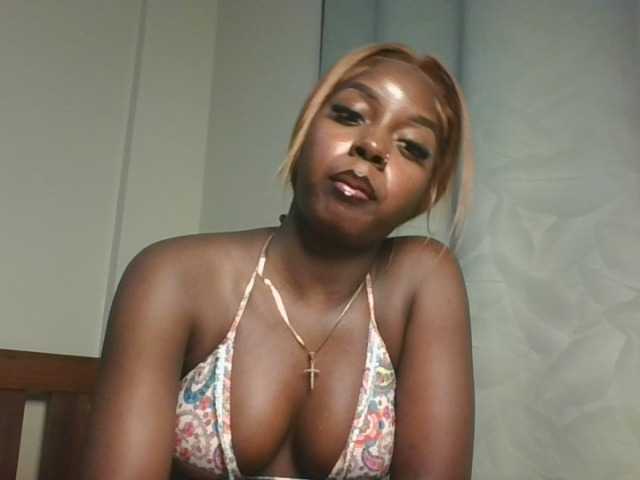 Sexykitten1 live cam on BongaCams