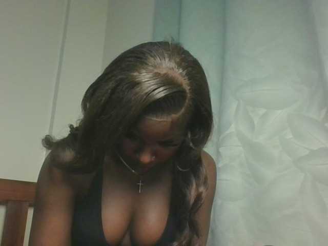 Sexykitten1 live cam on BongaCams