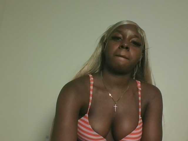 Sexykitten1 live cam on BongaCams