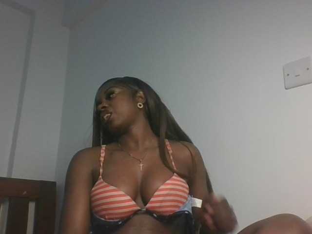 Sexykitten1 live cam on BongaCams