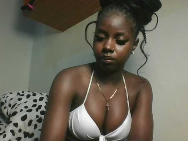 Sexykitten1 live cam on BongaCams