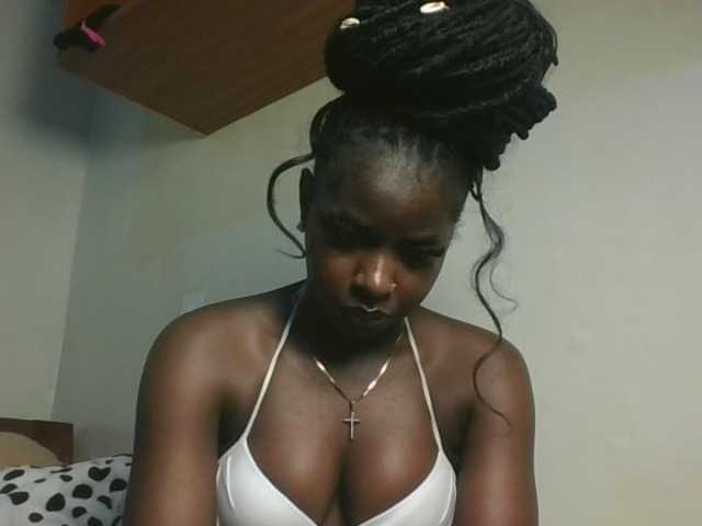 Sexykitten1 live cam on BongaCams