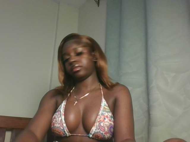 Sexykitten1 live cam on BongaCams