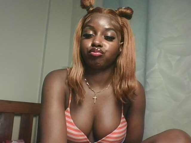 Sexykitten1 live cam on BongaCams