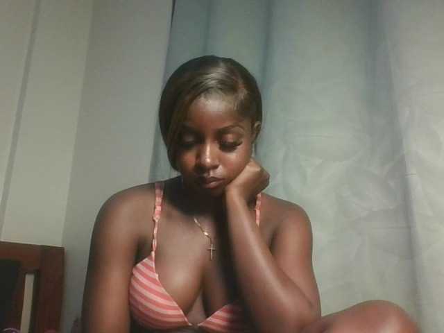 Sexykitten1 live cam on BongaCams