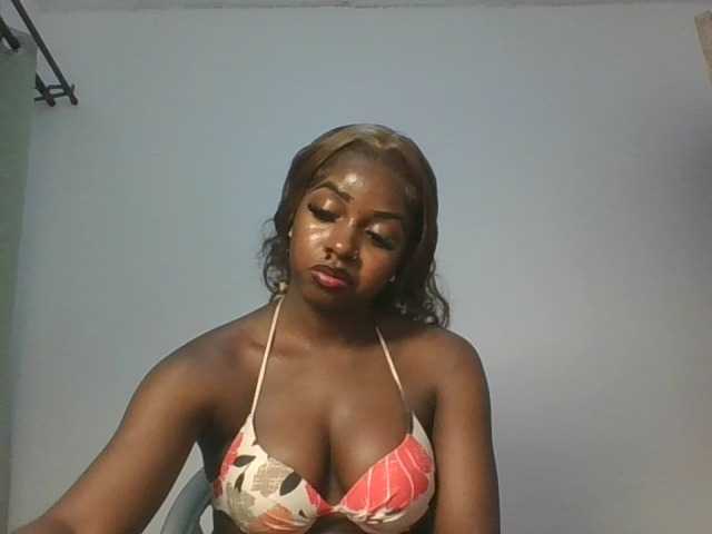 Sexykitten1 live cam on BongaCams