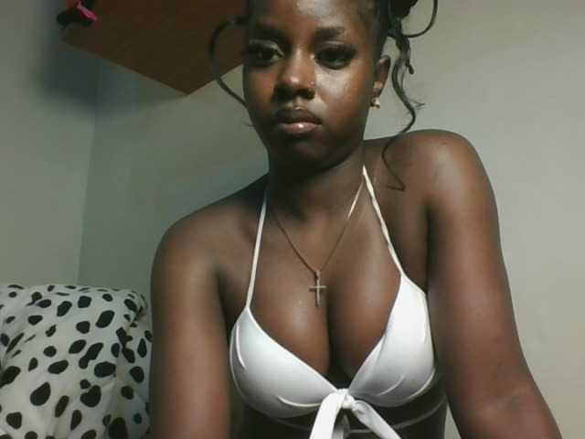 Sexykitten1 live cam on BongaCams