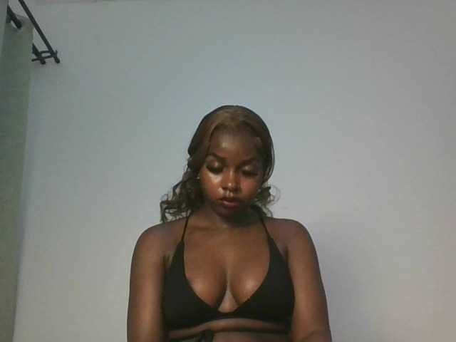 Sexykitten1 live cam on BongaCams