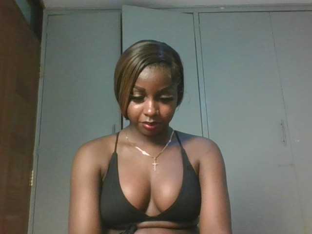 Sexykitten1 live cam on BongaCams