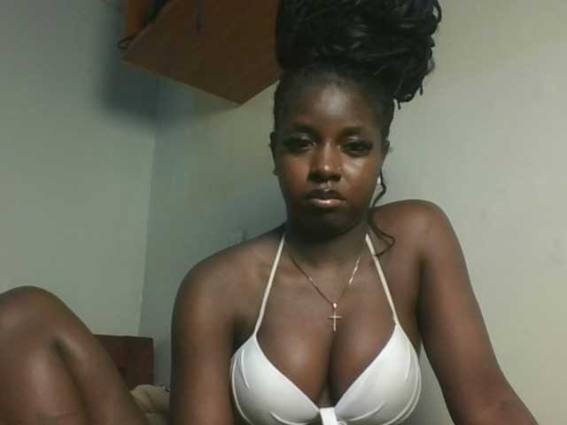 Sexykitten1 live cam on BongaCams