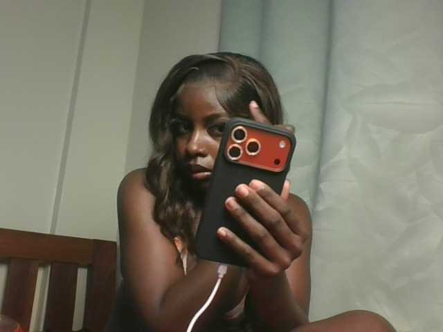 Sexykitten1 live cam on BongaCams