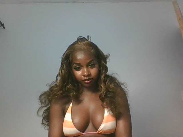 Sexykitten1 live cam on BongaCams