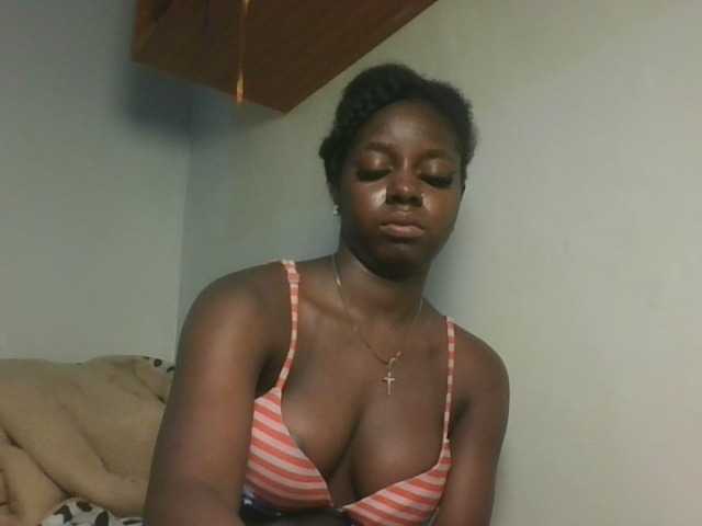 Sexykitten1 live cam on BongaCams
