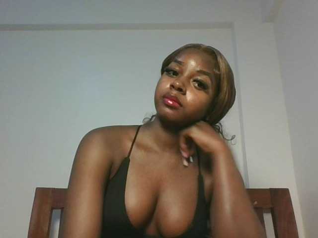 Sexykitten1 live cam on BongaCams
