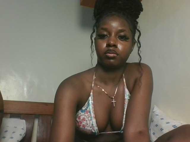 Sexykitten1 live cam on BongaCams