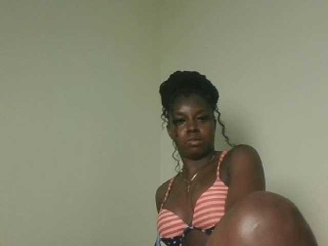 Sexykitten1 live cam on BongaCams