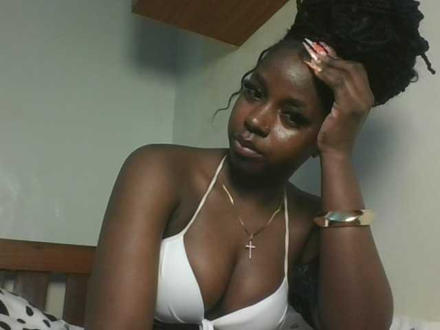 Sexykitten1 live cam on BongaCams