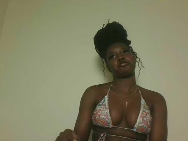 Sexykitten1 live cam on BongaCams