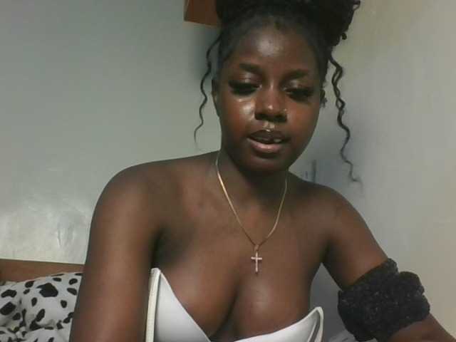 Sexykitten1 live cam on BongaCams