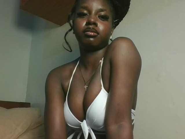 Sexykitten1 live cam on BongaCams