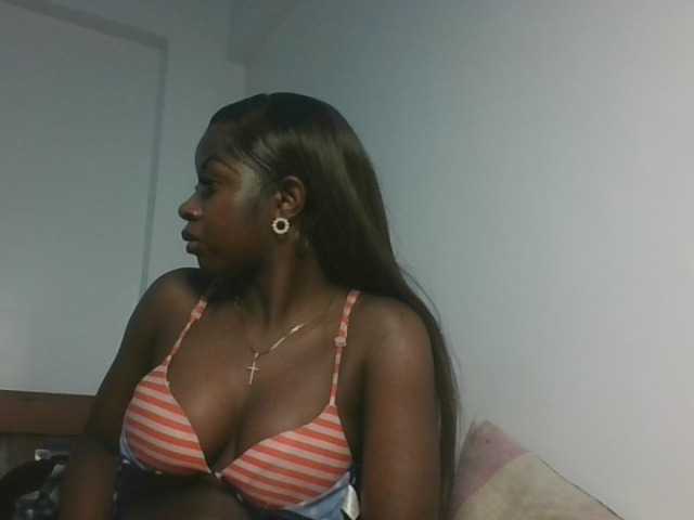 Sexykitten1 live cam on BongaCams