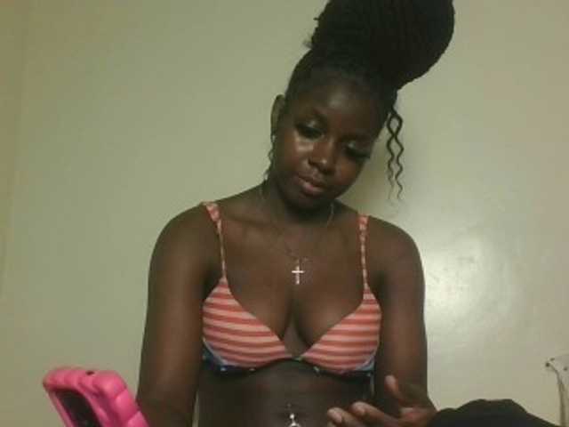 Sexykitten1 live cam on BongaCams