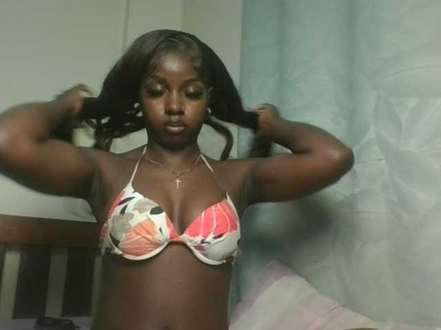 Sexykitten1 live cam on BongaCams