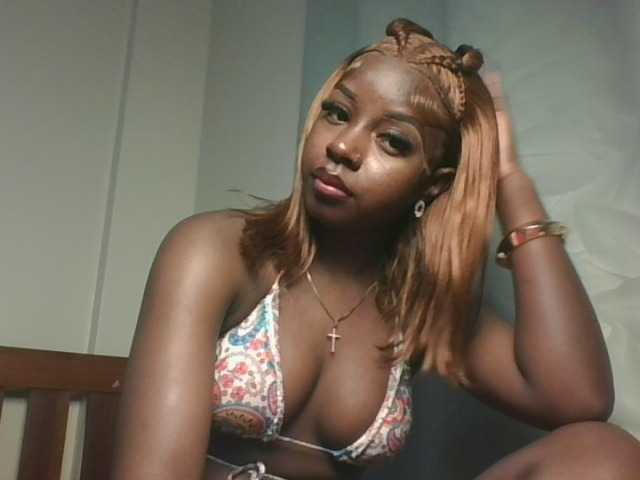 Sexykitten1 live cam on BongaCams