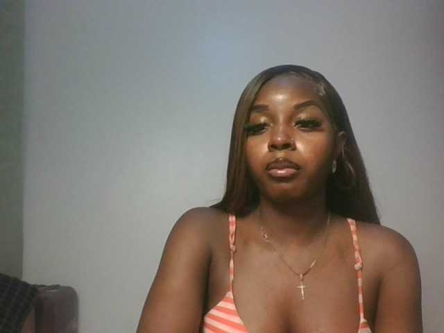 Sexykitten1 live cam on BongaCams