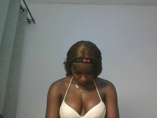 Sexykitten1 live cam on BongaCams