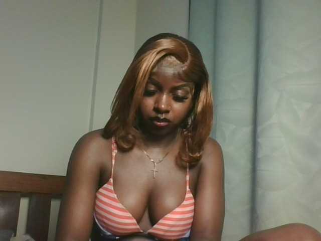 Sexykitten1 live cam on BongaCams