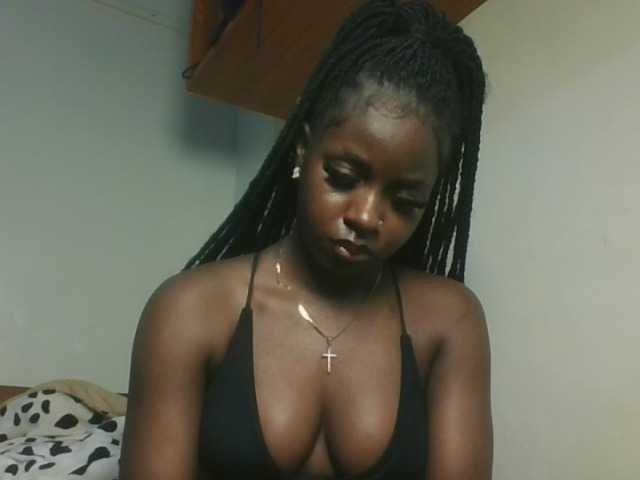 Sexykitten1 live cam on BongaCams