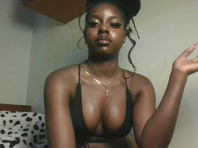 Sexykitten1 live cam on BongaCams